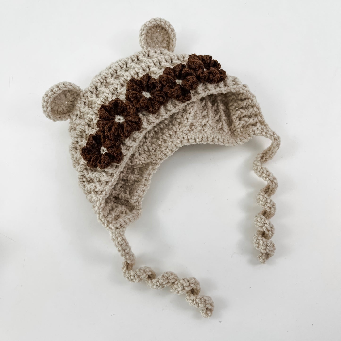 Koda bonnet with flowers