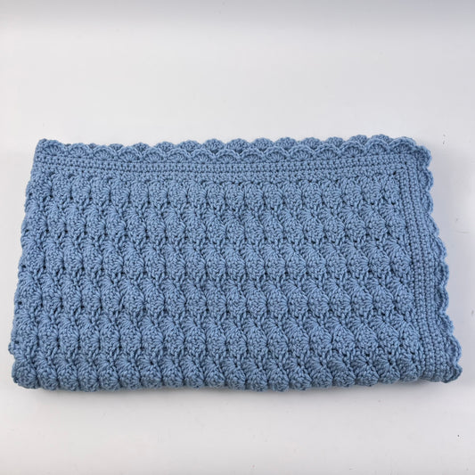 Blanket blue scalloped edge