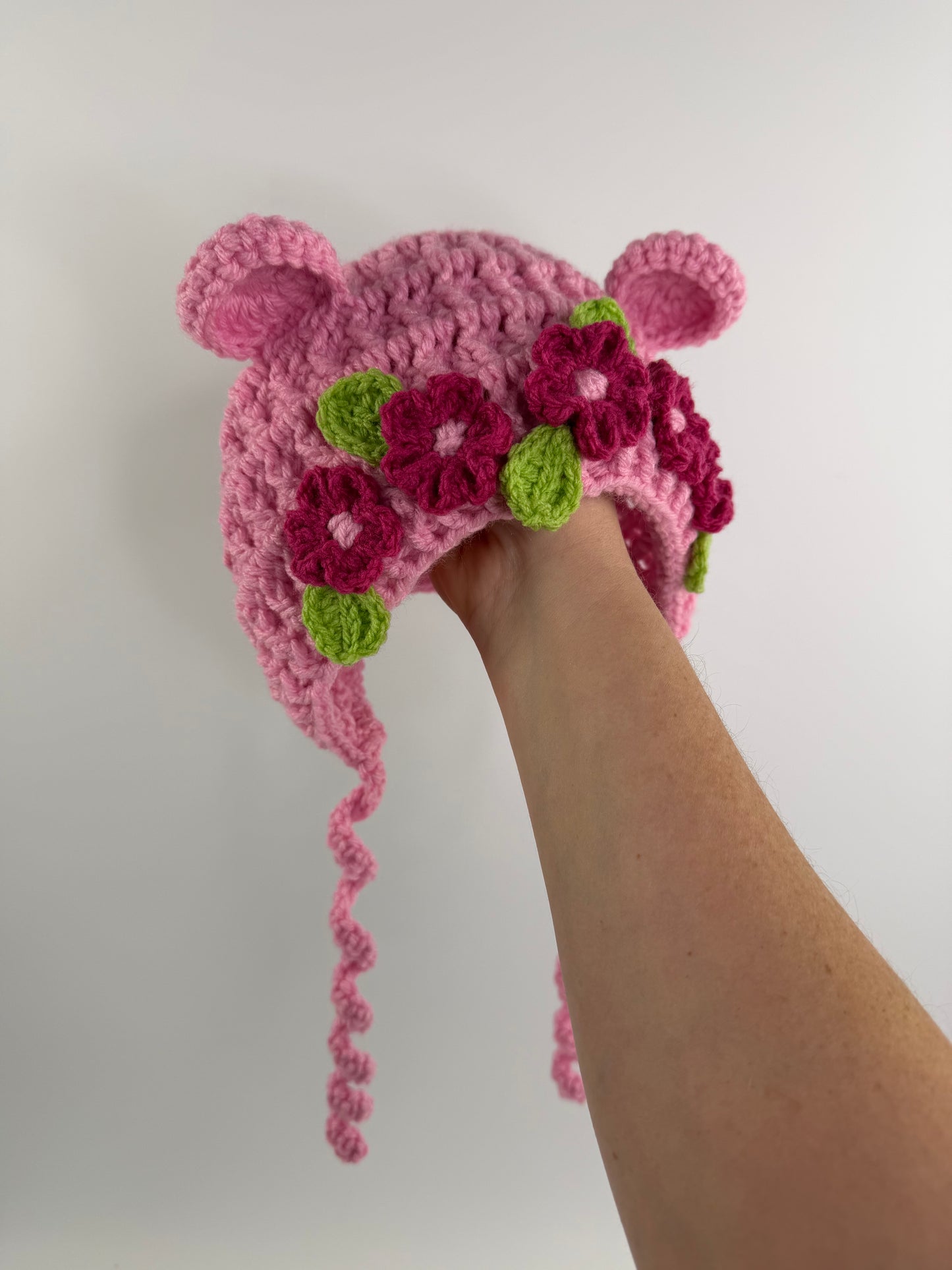 Koda bonnet with flowers