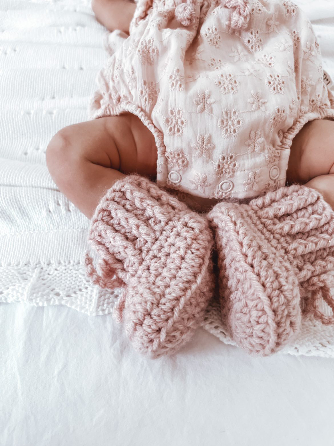 Crochet booties ribbed