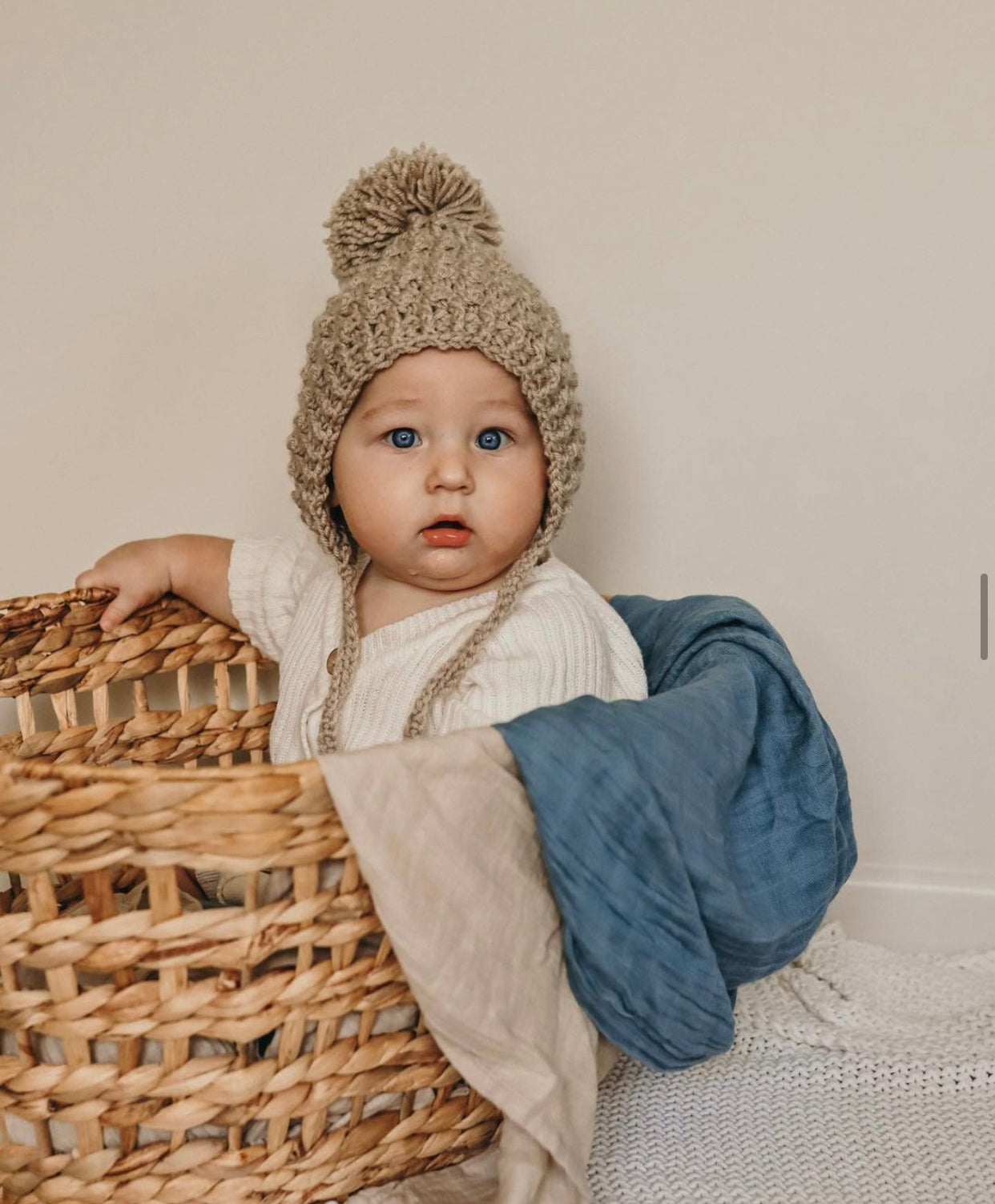 Hallie bonnet (with pom)